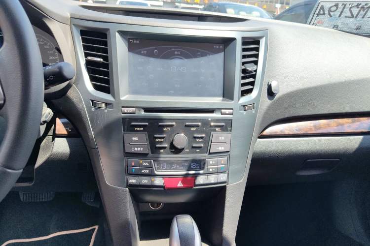 Used Subaru Outback 2013 2.5i Luxury Edition Audio And AC Panel