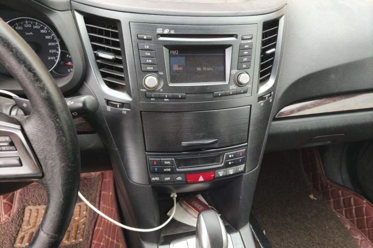 Used Subaru Outback 2013 2.5i Luxury Edition Audio And AC Panel