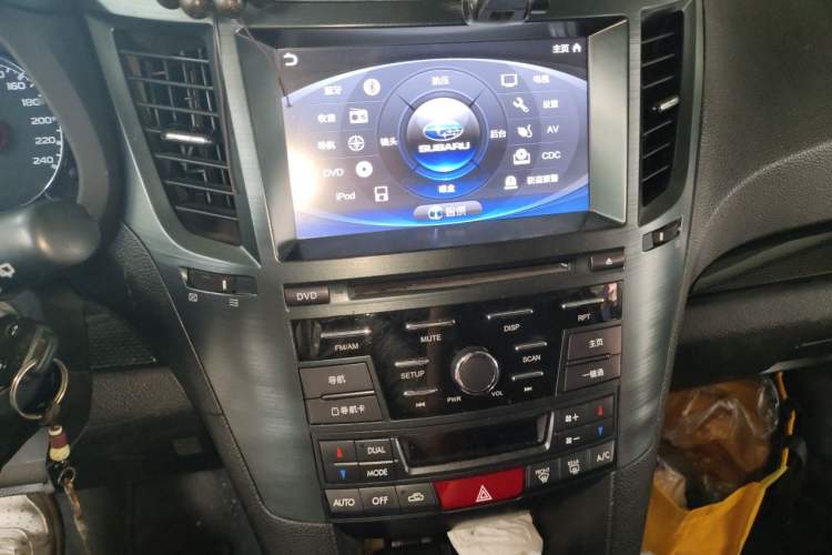 Used Subaru Outback 2013 2.5i Luxury Edition Audio And AC Panel