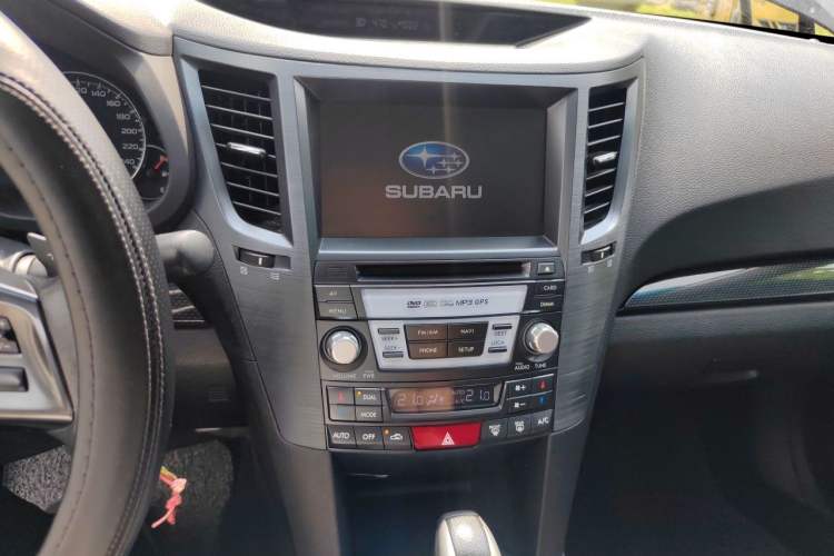 Used Subaru Outback 2013 2.5i Sport Edition Audio And AC Panel