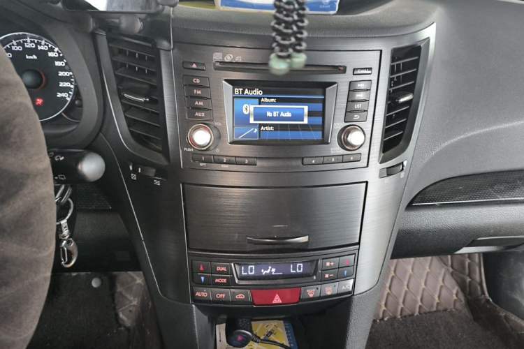 Used Subaru Outback 2013 2.5i Sport Edition Audio And AC Panel