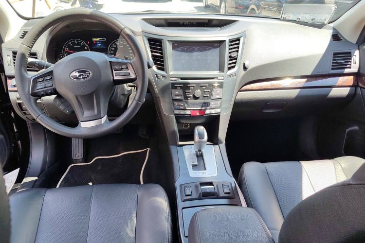 Used Subaru Outback 2013 2.5i Luxury Edition Center Console