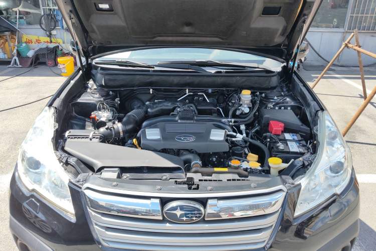 Used Subaru Outback 2013 2.5i Luxury Edition Engine Bay