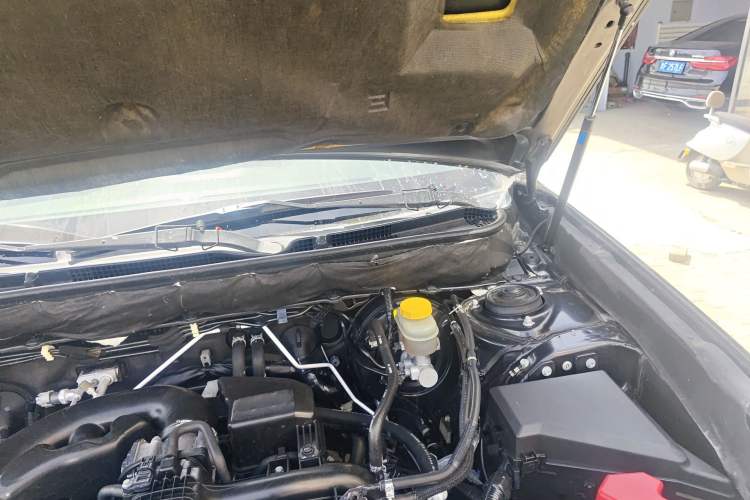 Used Subaru Outback 2013 2.5i Luxury Edition Engine Bay Left
