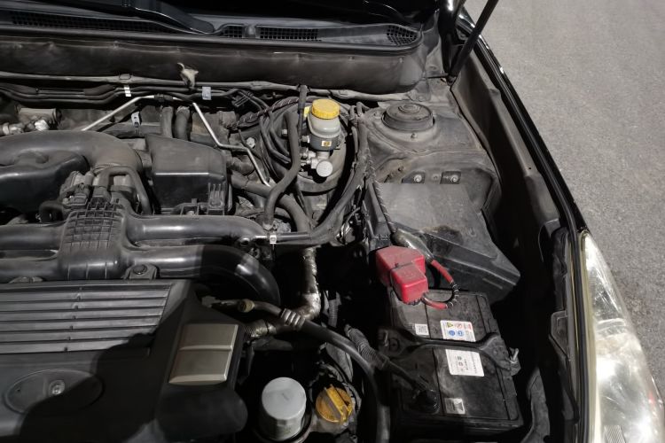 Used Subaru Outback 2013 2.5i Luxury Edition Engine Bay Left