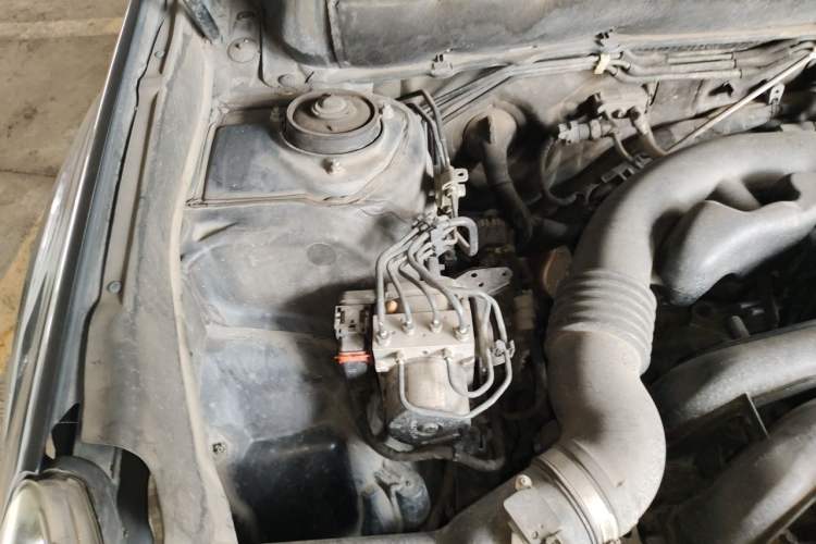Used Subaru Outback 2013 2.5i Luxury Edition Engine Bay Right