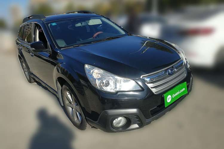 Used Subaru Outback 2013 2.5i Luxury Edition Front Right 45 Deg