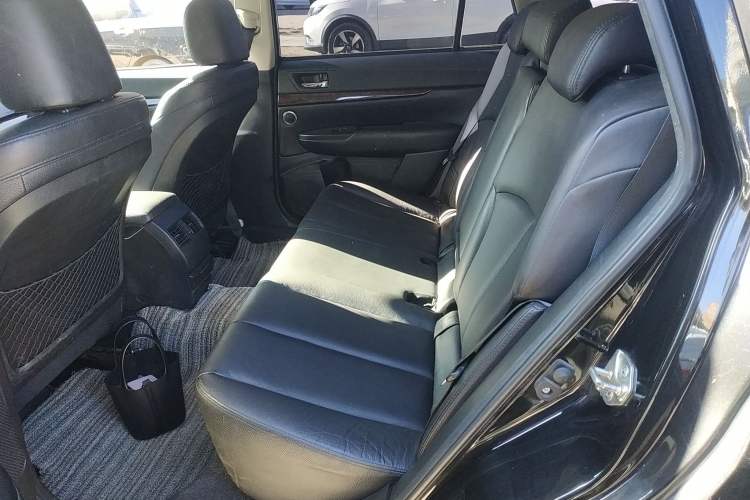 Used Subaru Outback 2013 2.5i Luxury Edition Left Rear Seat