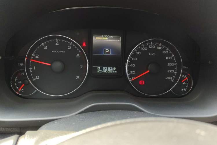 Used Subaru Outback 2013 2.5i Sport Edition Odometer Close Up