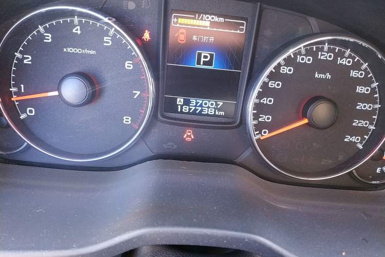 Used Subaru Outback 2013 2.5i Luxury Edition Odometer Close Up