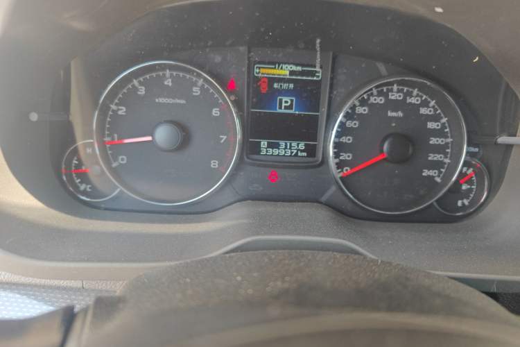 Used Subaru Outback 2013 2.5i Luxury Edition Odometer Close Up