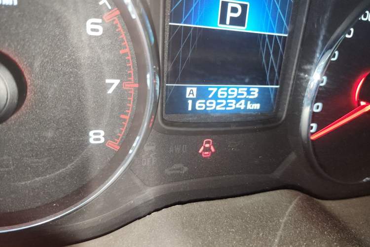 Used Subaru Outback 2013 2.5i Luxury Edition Odometer Close Up