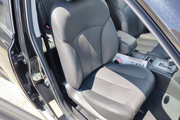Used Subaru Outback 2013 2.5i Luxury Edition Right Front Seat