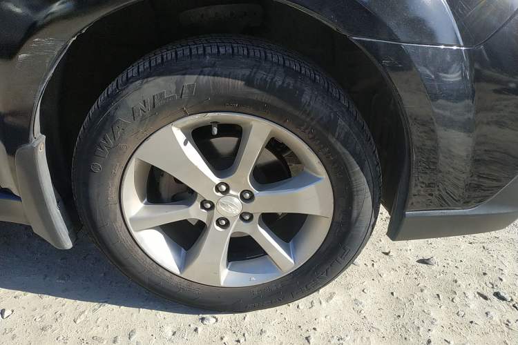 Used Subaru Outback 2013 2.5i Luxury Edition Right Front Wheel Hub