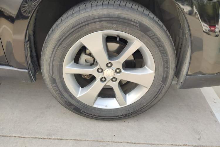 Used Subaru Outback 2013 2.5i Luxury Edition Right Front Wheel Hub