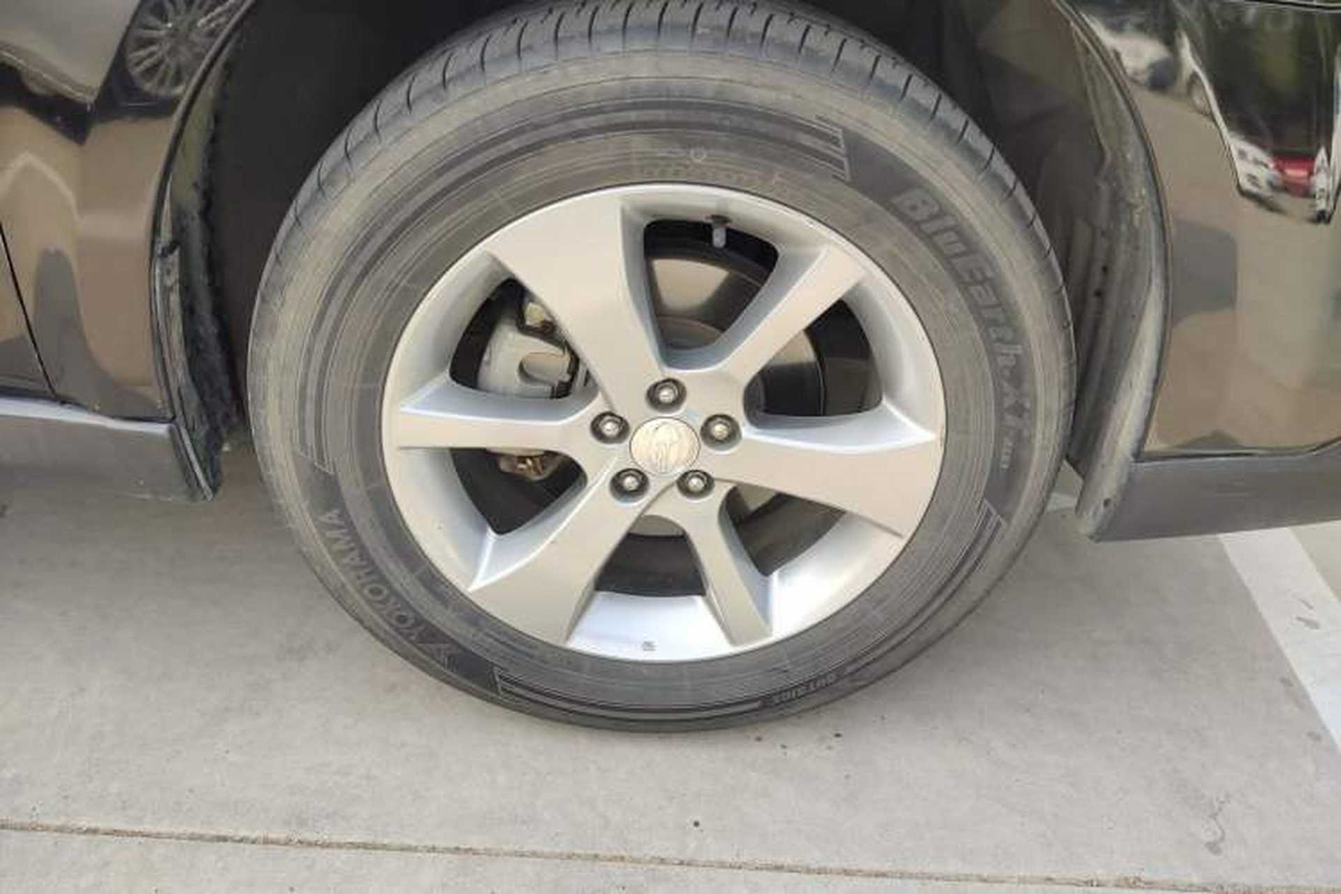 Used Subaru Outback 2013 2.5i Luxury Edition Right Front Wheel Hub