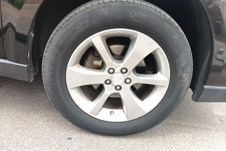 Used Subaru Outback 2013 2.5i Luxury Edition Right Front Wheel Hub