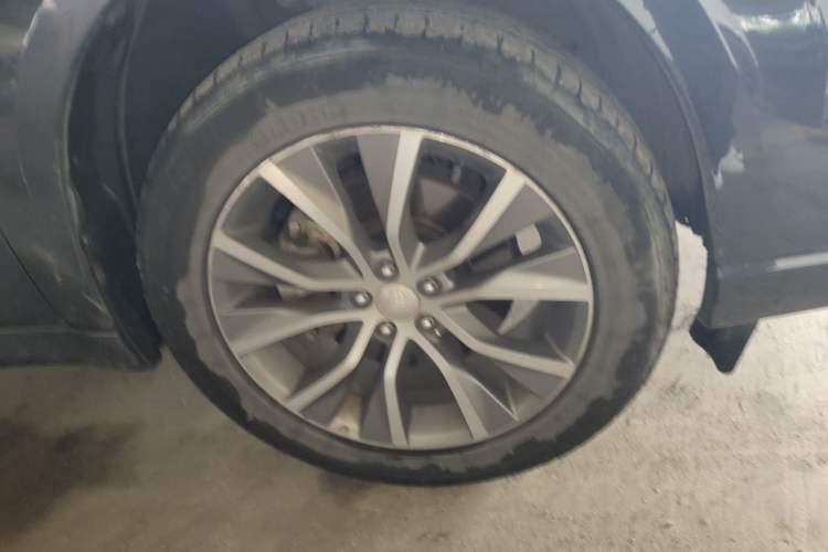 Used Subaru Outback 2013 2.5i Luxury Edition Right Front Wheel Hub