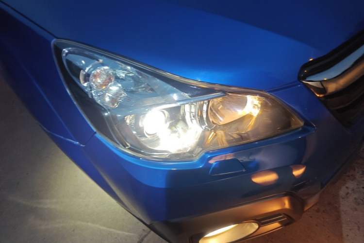 Used Subaru Outback 2013 2.5i Sport Edition Right Front Headlight