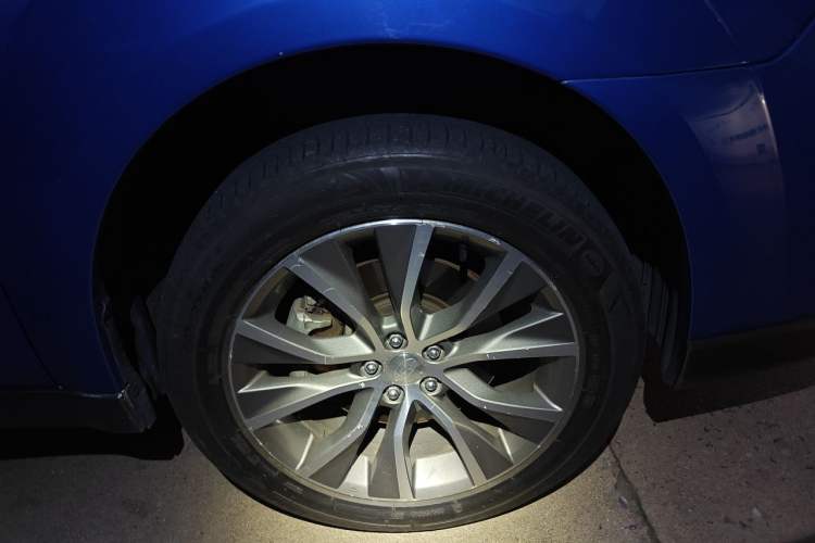 Used Subaru Outback 2013 2.5i Sport Edition Right Front Wheel Hub
