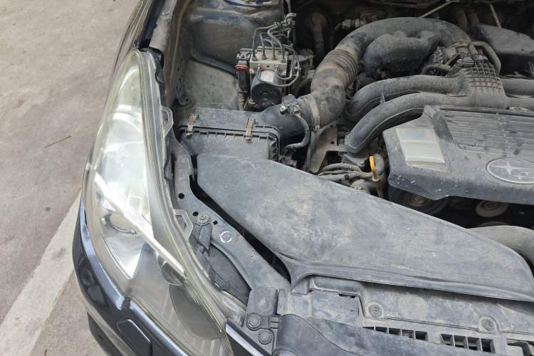 Used Subaru Outback 2013 2.5i Sport Navigation Edition Engine Bay Right