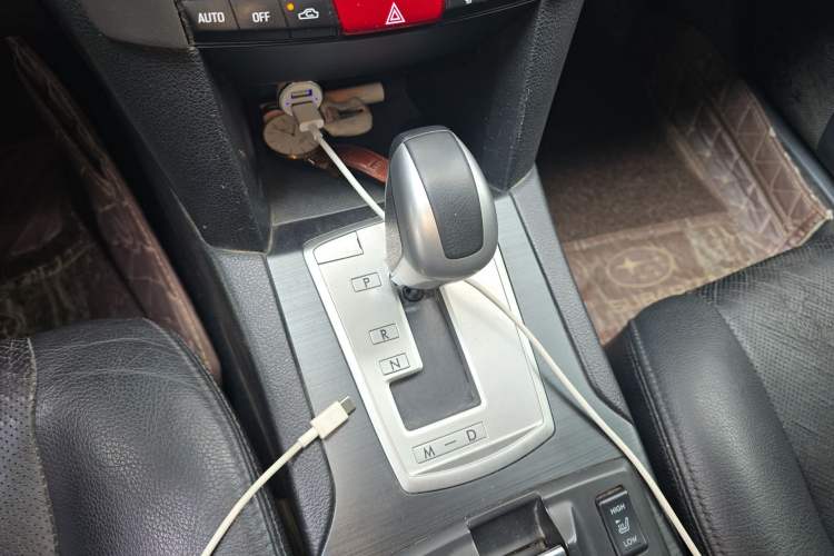 Used Subaru Outback 2013 2.5i Sport Navigation Edition Gear Lever