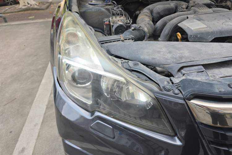 Used Subaru Outback 2013 2.5i Sport Navigation Edition Right Front Headlight