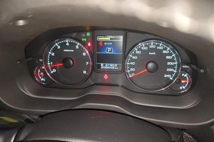 Used Subaru Outback 2013 2.5i Sport Edition Odometer Close Up