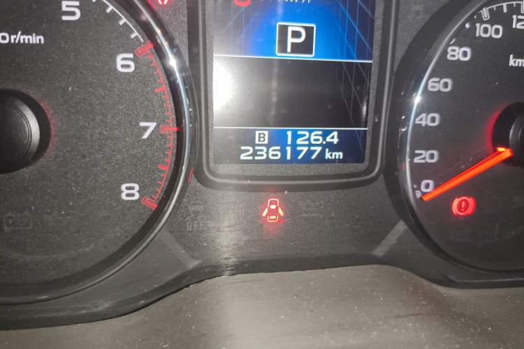 Used Subaru Outback 2013 2.5i Luxury Edition Odometer Close Up