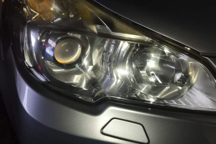 Used Subaru Outback 2013 2.5i Luxury Edition Right Front Headlight