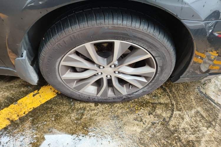 Used Subaru Outback 2013 2.5i Sport Edition Right Front Wheel Hub