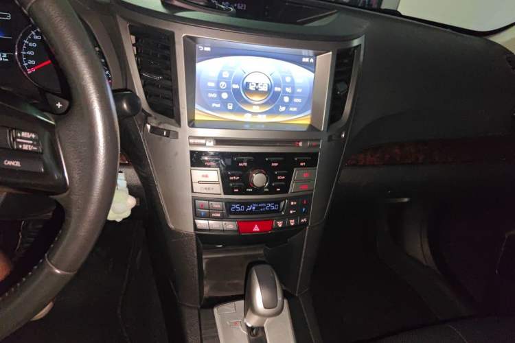 Used Subaru Outback 2013 2.5i Luxury Navigation Edition Audio And AC Panel