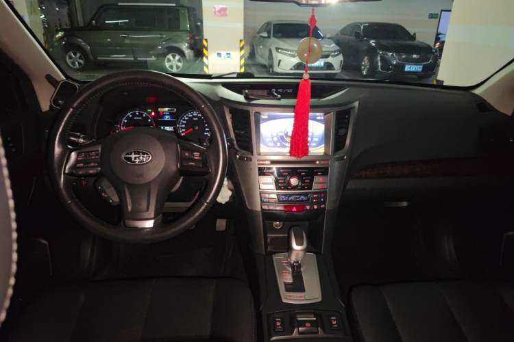 Used Subaru Outback 2013 2.5i Luxury Navigation Edition Center Console