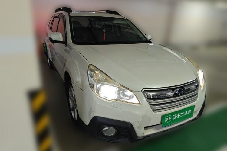 Used Subaru Outback 2013 2.5i Luxury Navigation Edition Front Right 45 Deg