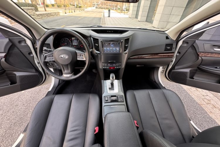Used Subaru Outback 2013 2.5i Luxury Edition Interior 2