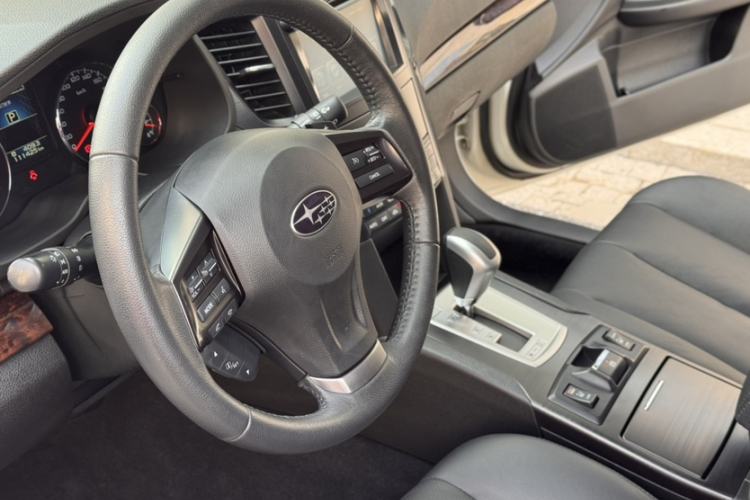Used Subaru Outback 2013 2.5i Luxury Edition Interior 3