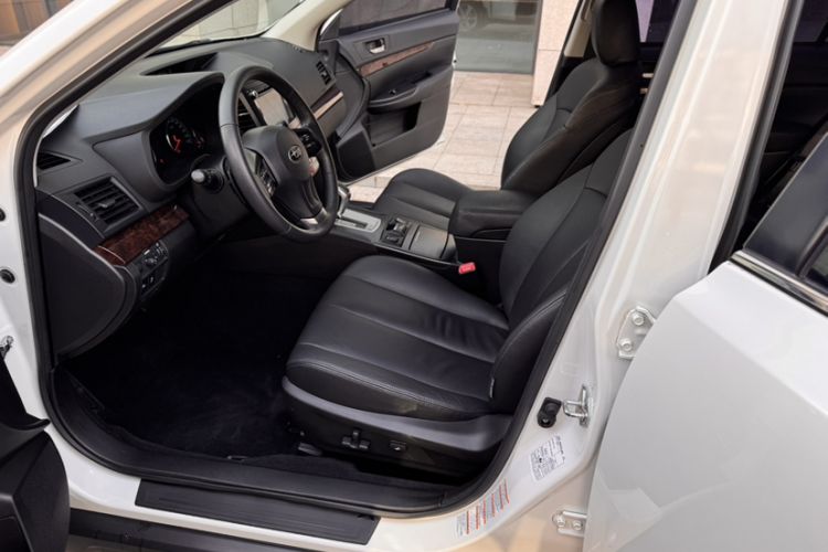 Used Subaru Outback 2013 2.5i Luxury Edition Interior 5