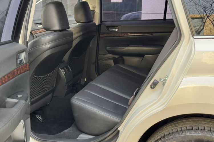 Used Subaru Outback 2013 2.5i Luxury Edition Interior 6