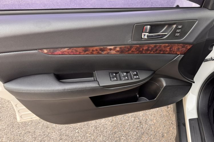 Used Subaru Outback 2013 2.5i Luxury Edition Interior 8