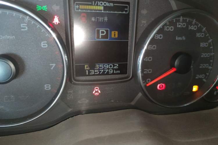 Used Subaru Outback 2013 2.5i Sport Edition Odometer Close Up
