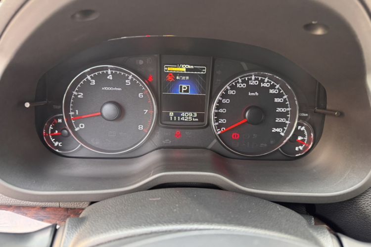 Used Subaru Outback 2013 2.5i Luxury Edition Odometer Close Up