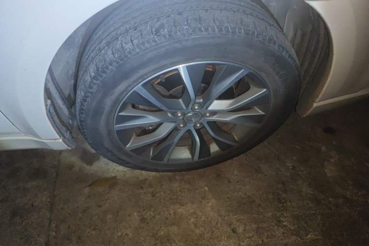 Used Subaru Outback 2013 2.5i Sport Edition Right Front Wheel Hub