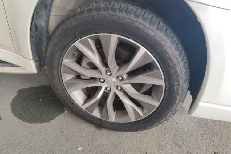 Used Subaru Outback 2013 2.5i Sport Edition Right Front Wheel Hub