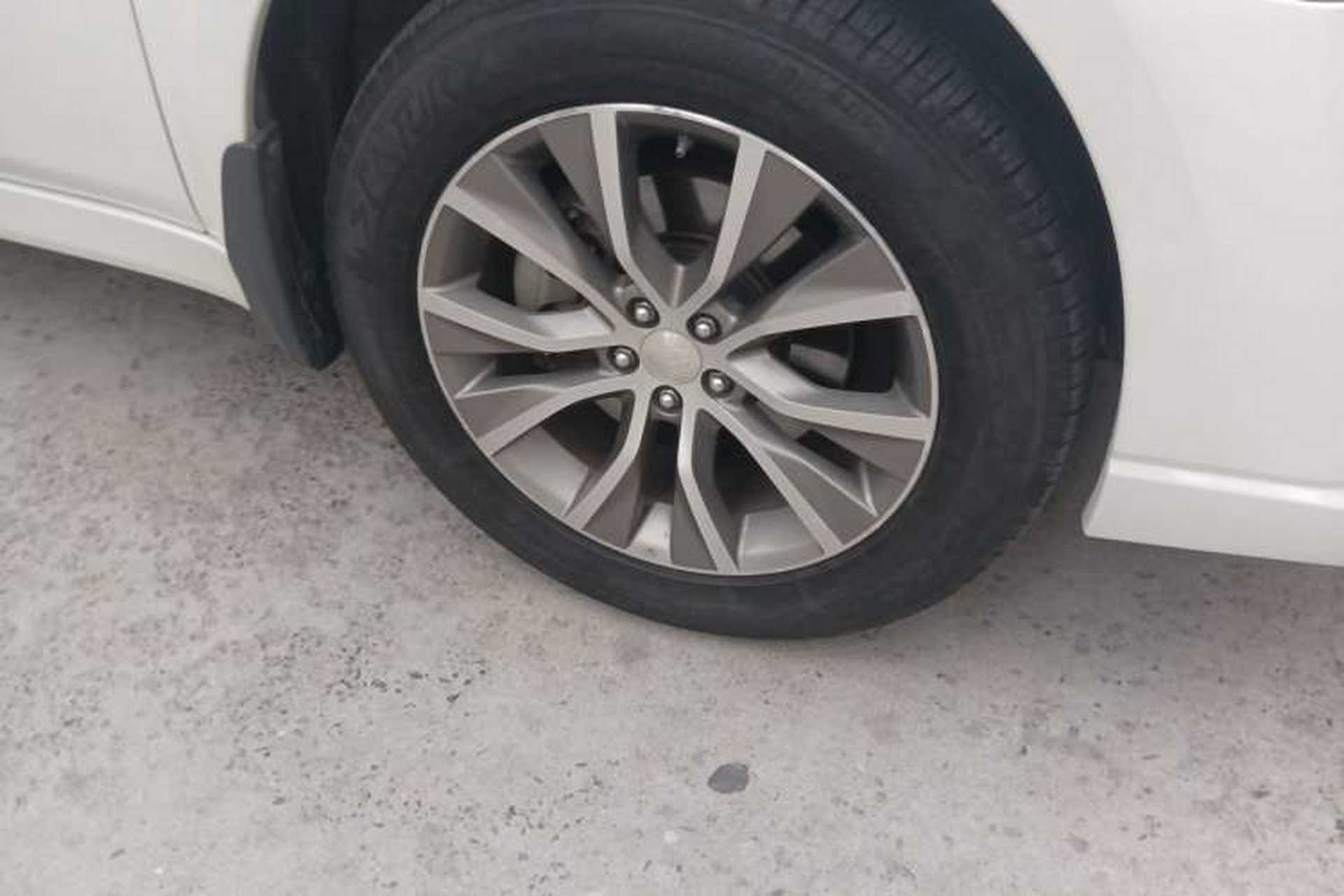 Used Subaru Outback 2013 2.5i Sport Edition Right Front Wheel Hub