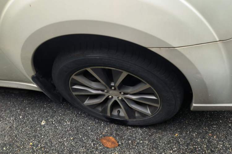 Used Subaru Outback 2013 2.5i Sport Edition Right Front Wheel Hub