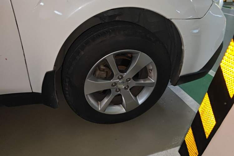 Used Subaru Outback 2013 2.5i Luxury Navigation Edition Right Front Wheel Hub
