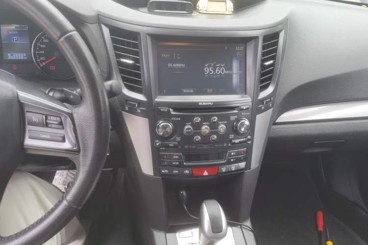 Used Subaru Outback 2014 2.5i Yashang Sport Edition Audio And AC Panel