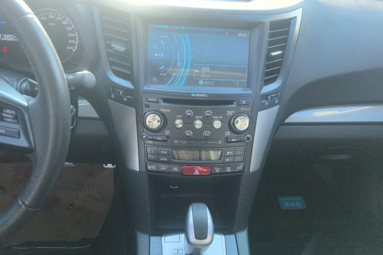 Used Subaru Outback 2014 2.5i Yashang Sport Edition Audio And AC Panel