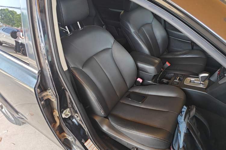 Used Subaru Outback 2014 2.5i Yashang Sport Edition Right Front Seat
