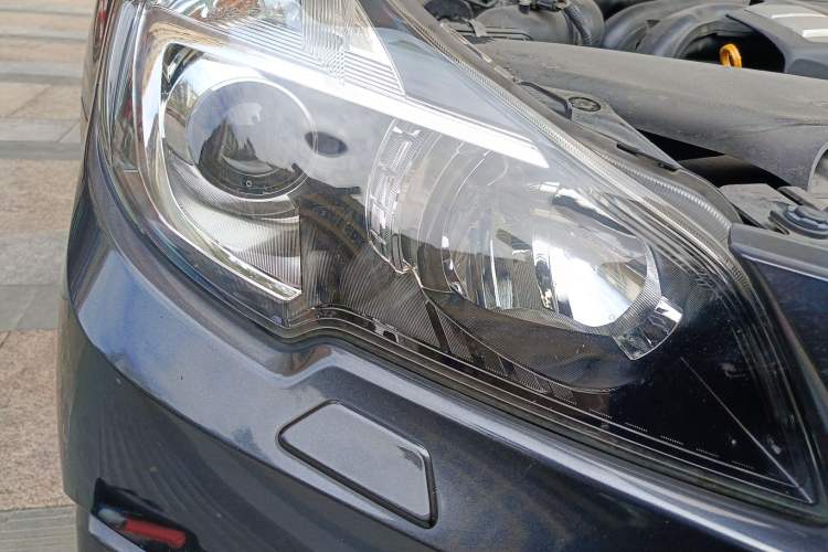 Used Subaru Outback 2014 2.5i Yashang Deluxe Edition Right Front Headlight